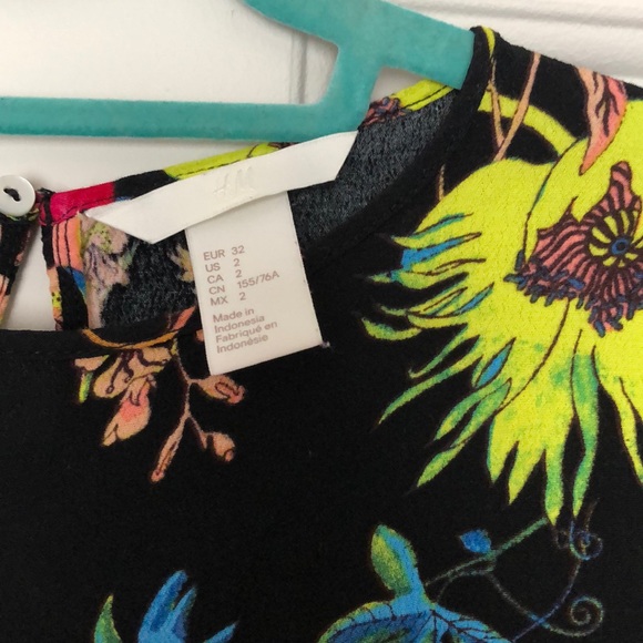 Floral Top - Picture 2 of 2